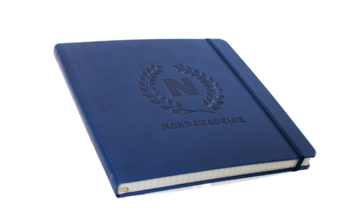 Praktisches, blaues Notizbuch im App Format der Nordakademie Elmshorn
